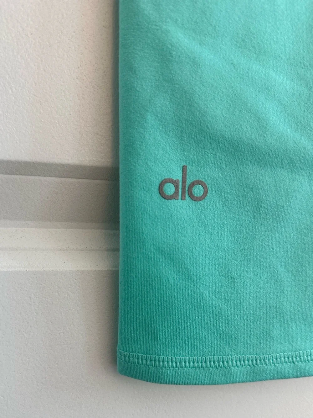 ALO Yoga Crop Aqua Leggings Medium